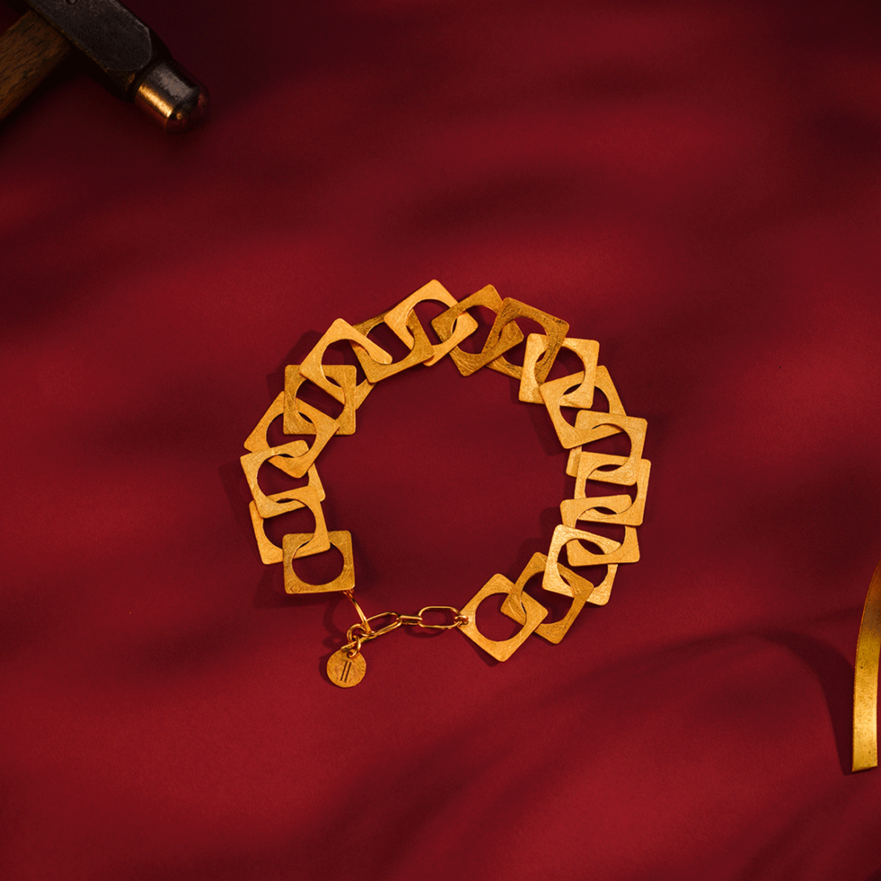 GOLD_BRACELET